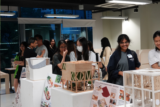 DID Crowd browsing through projects