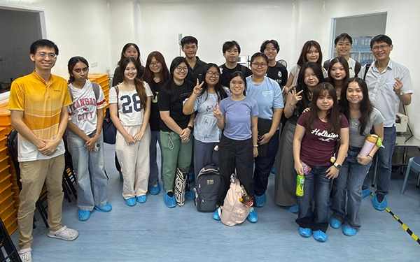 Applied Chemistry students experience pharmaceutical manufacturing in action
