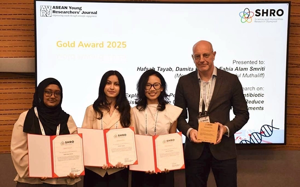 CLS students at Science and Humanities Research Olympiad award