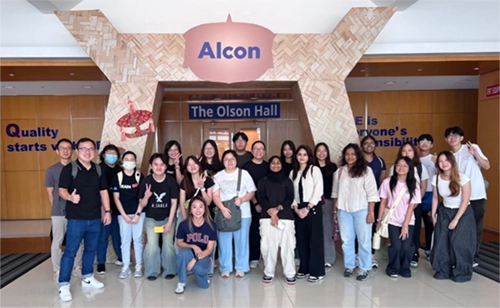 SP Optometry students on industry visit to Johor Bahru