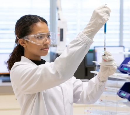 CLS-DAPC Student Performing Injection-v01