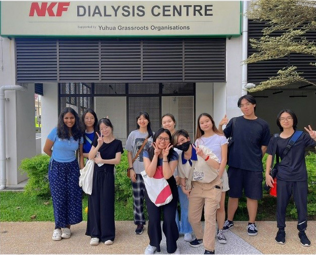 DPCS students outside Jurong East NKF Dialysis Centre