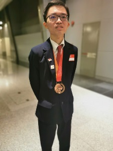 wong XinJie medal photo