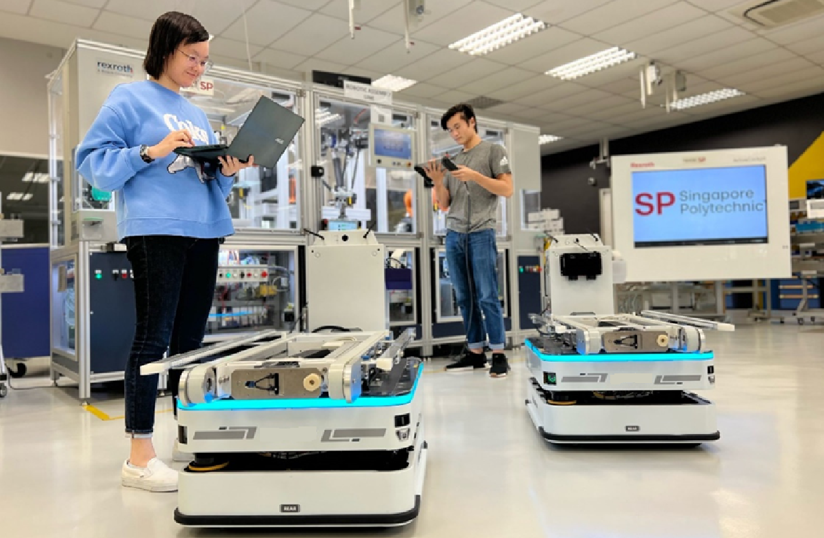 MAE-2People2Robot-v01