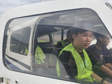 ELT-student in airplane