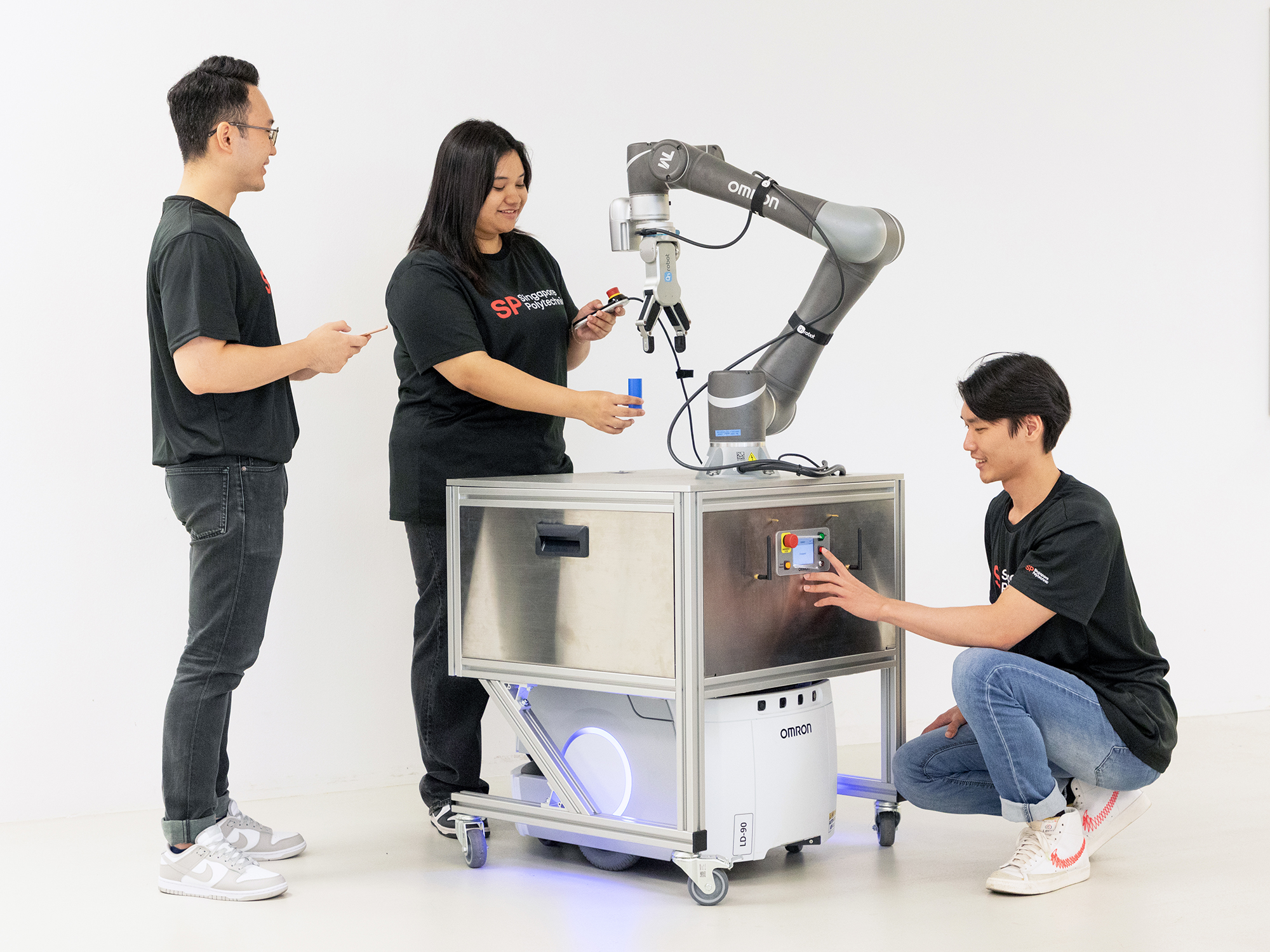 Autonomous Mobile Robot and Collaborative Robot Integration
