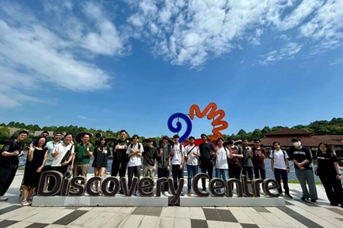 DIT students at Singapore Discovery Centre