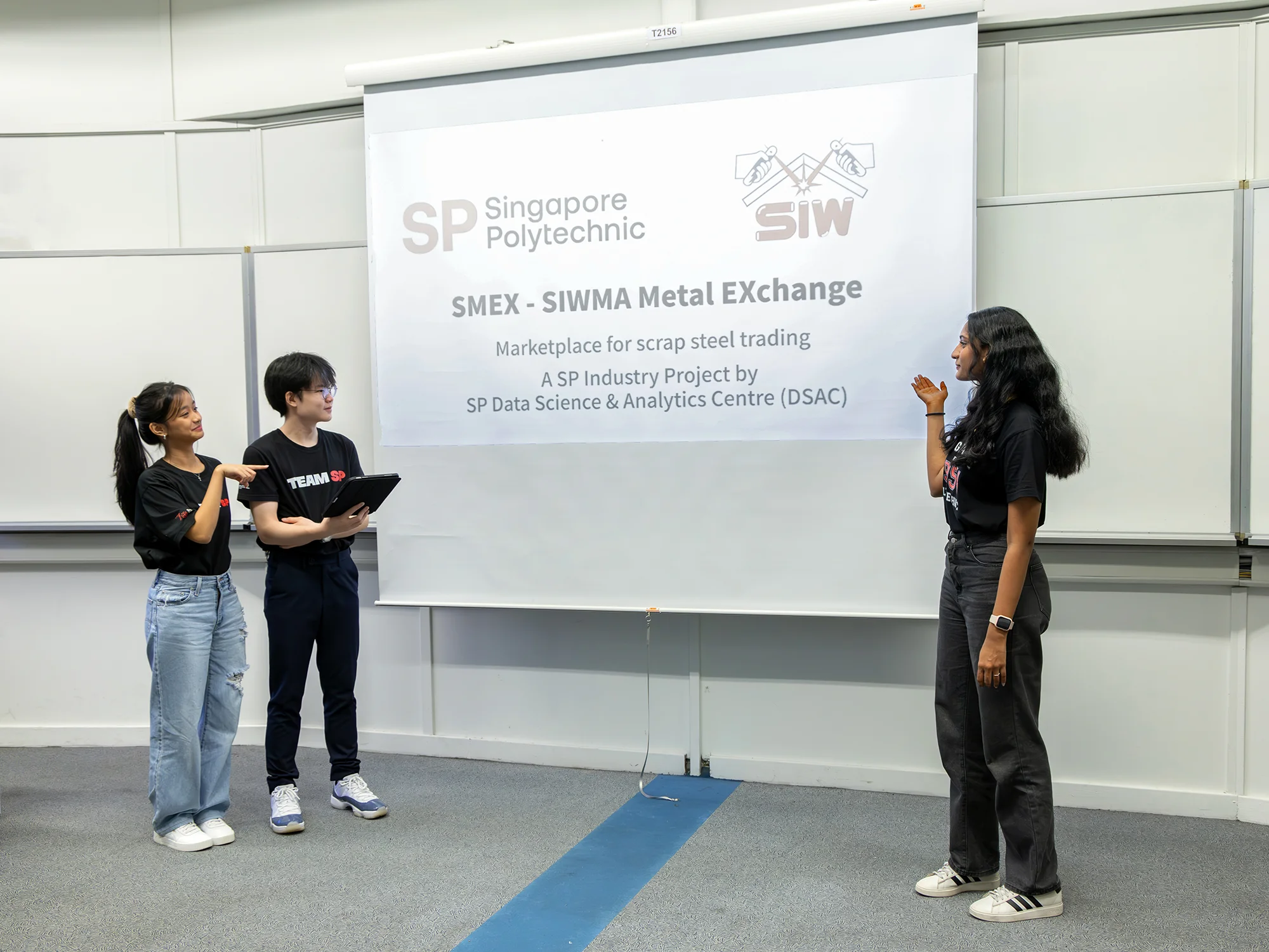 Students presenting a metal trading platform, showcasing innovation and expertise.