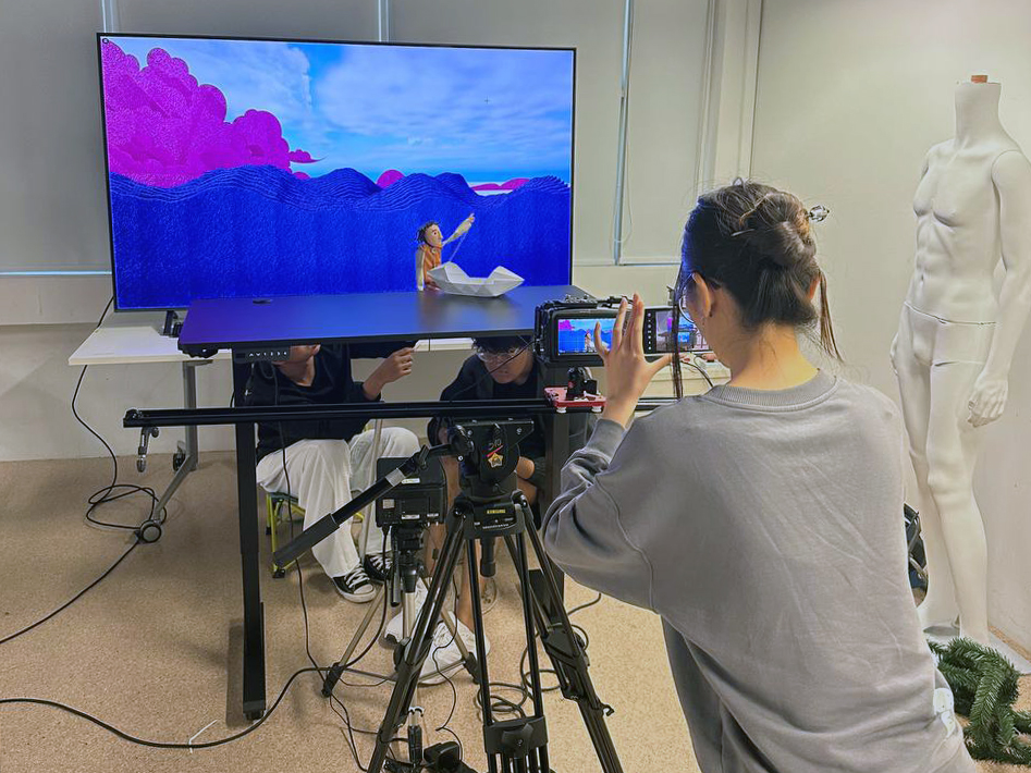 Immersive storytelling via virtual production, creative set up and digital backdrops.